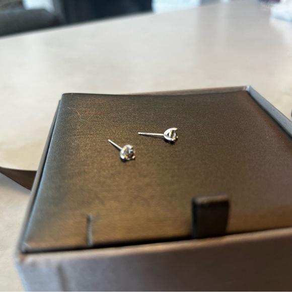 Diamond Stud Earrings. Silver. 0.5 carat. - Picture 5 of 9